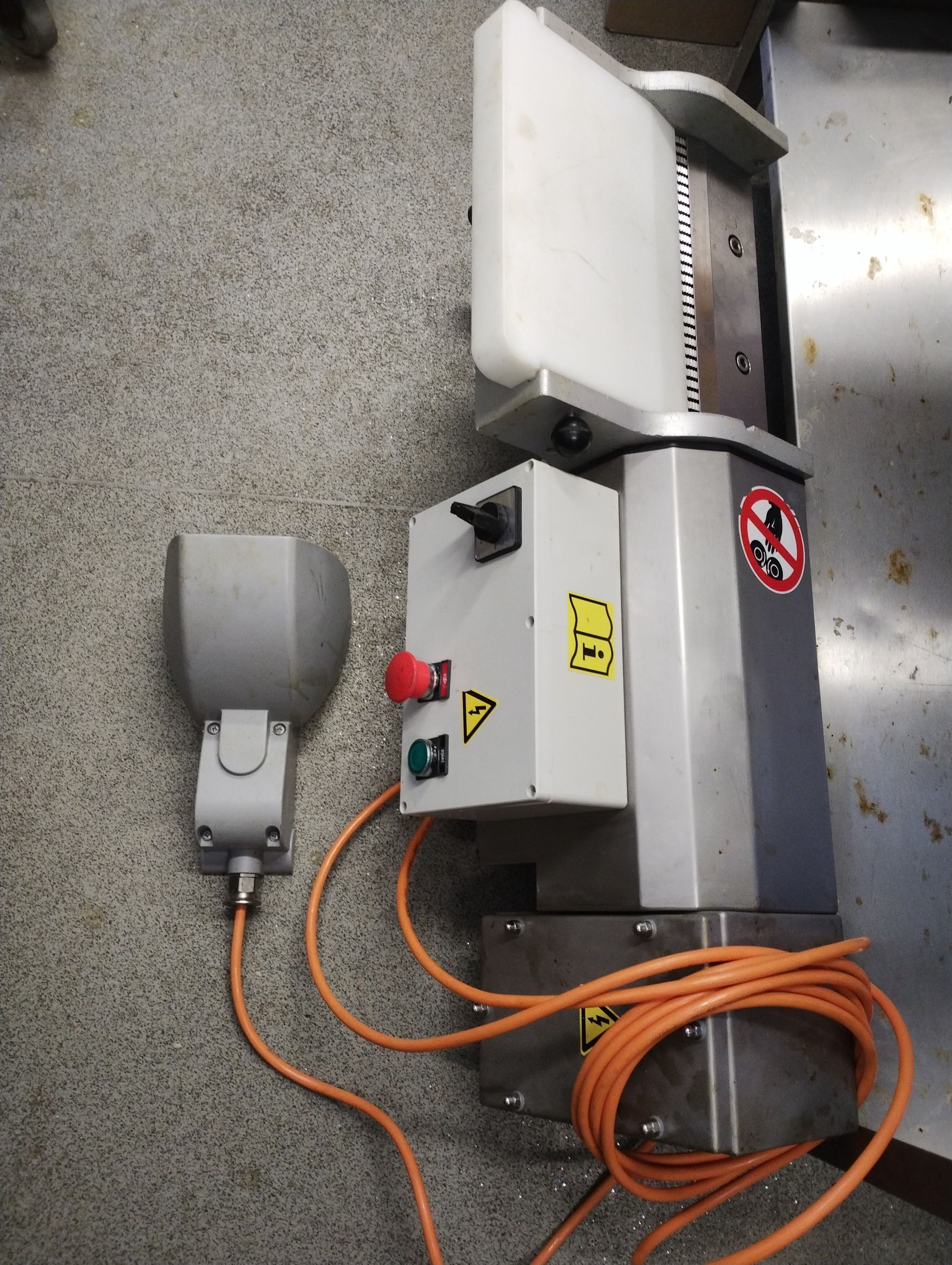 Steen 111 Skinning machine