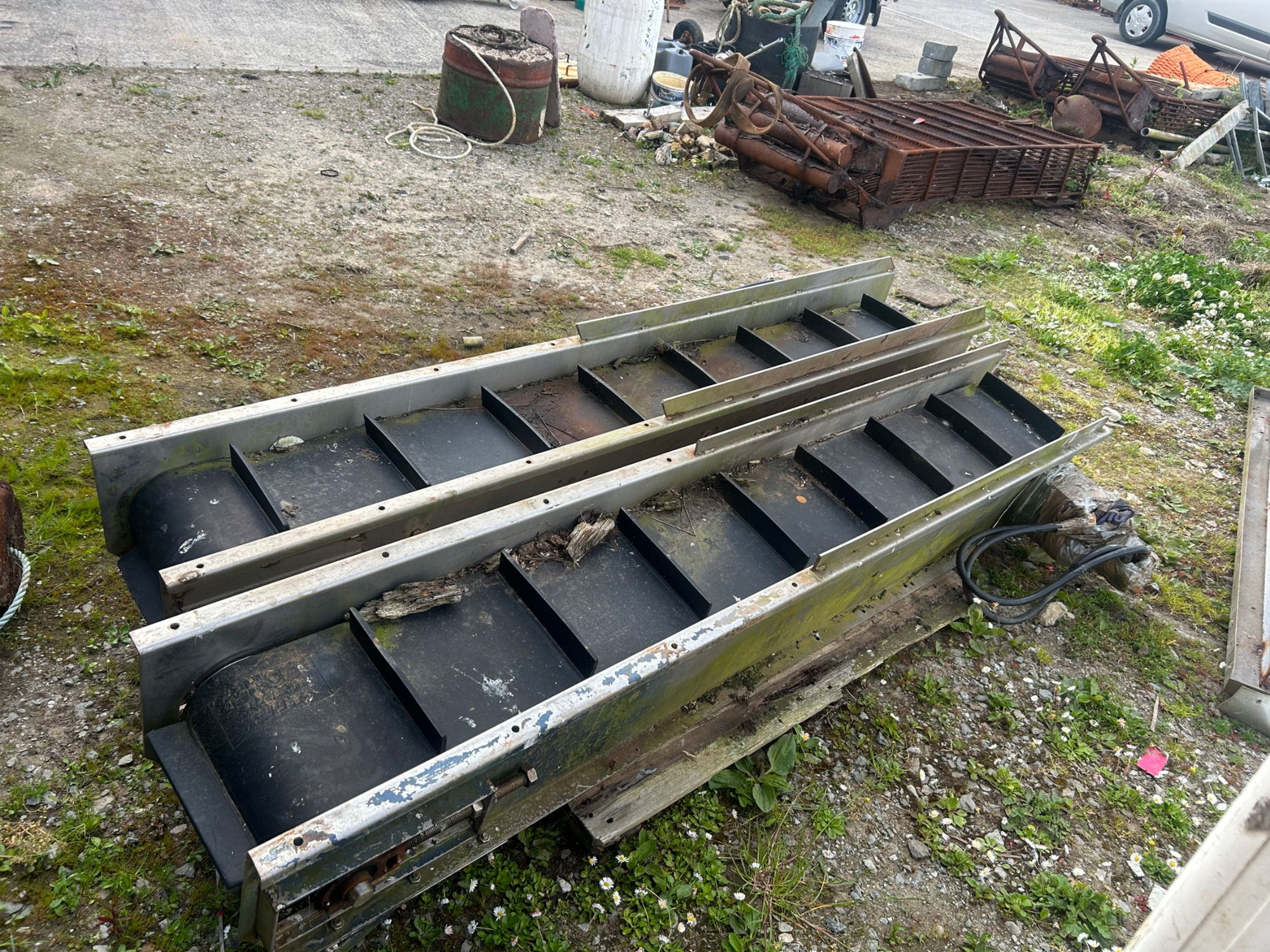 hydraulic conveyors