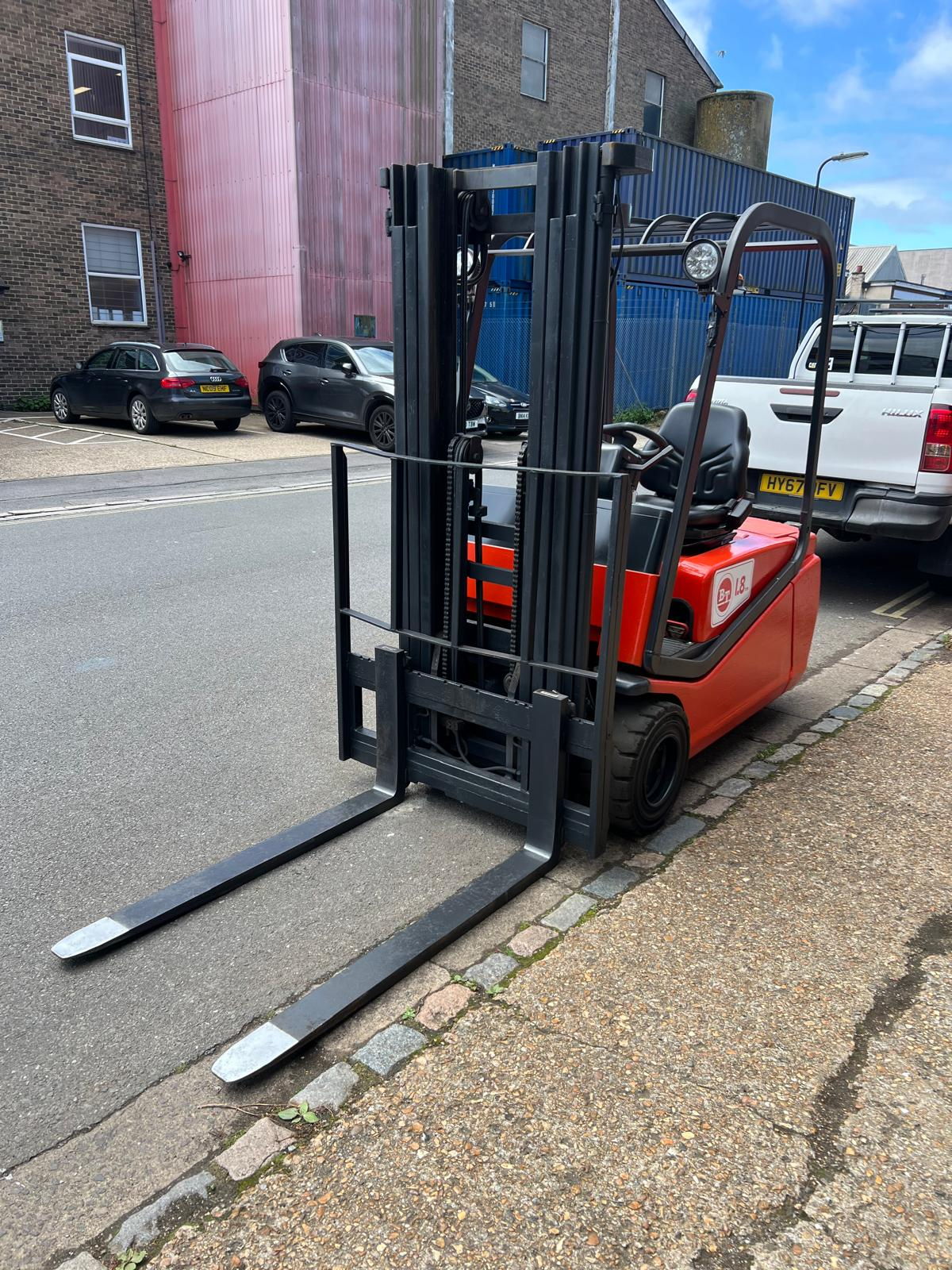 BT CBT 18T FORKLIFT