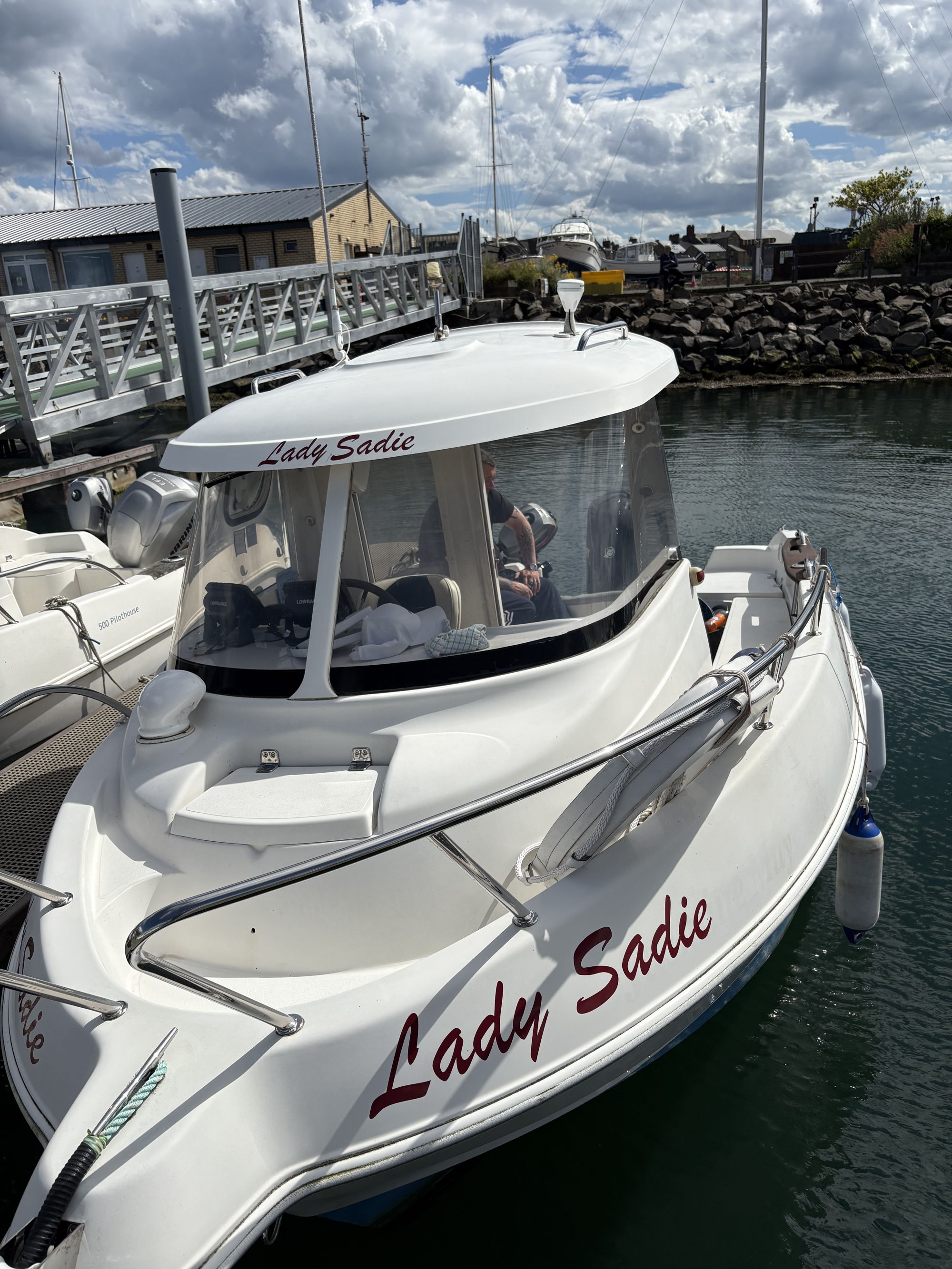 Quicksilver 500 pilot house