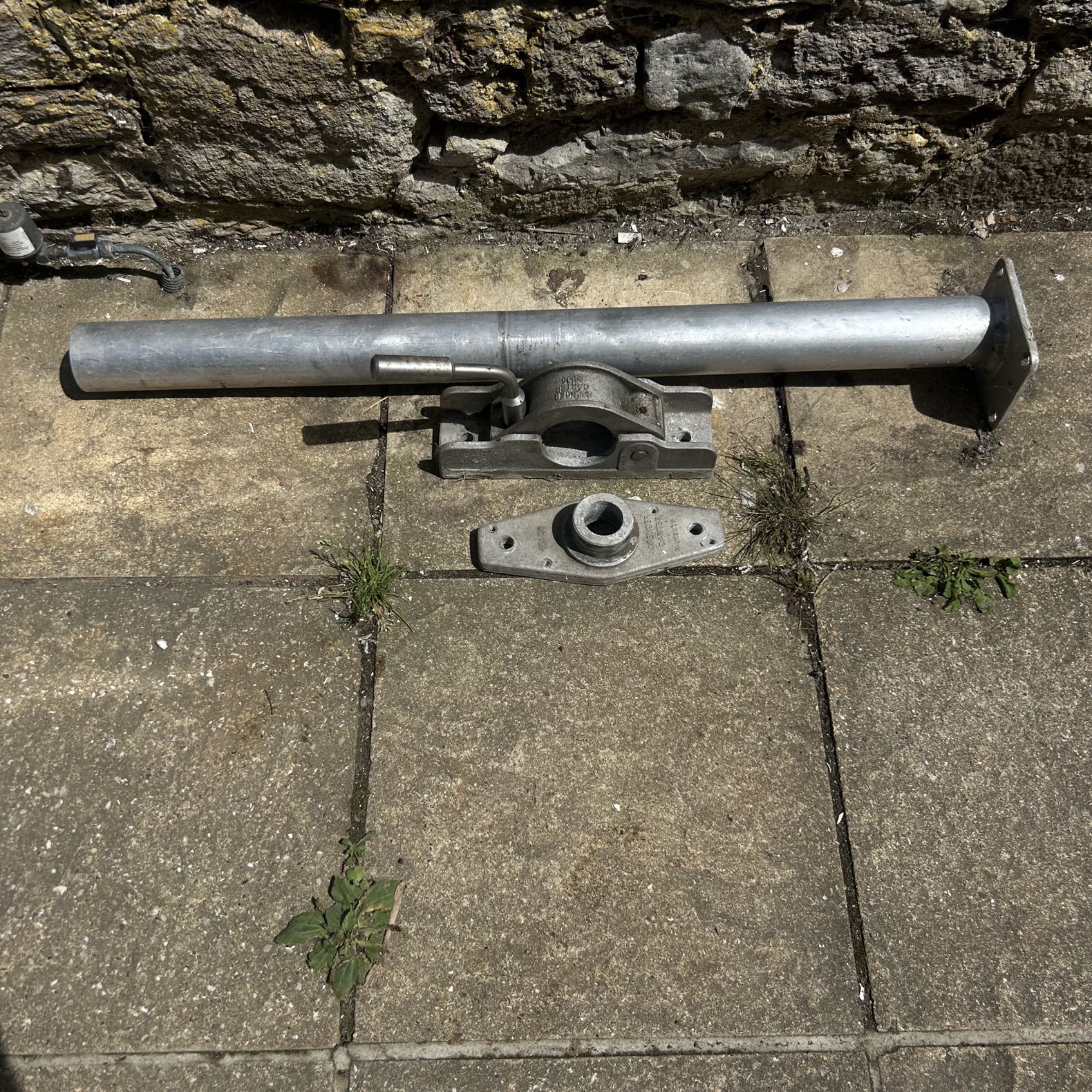 Solo post clamp and foot