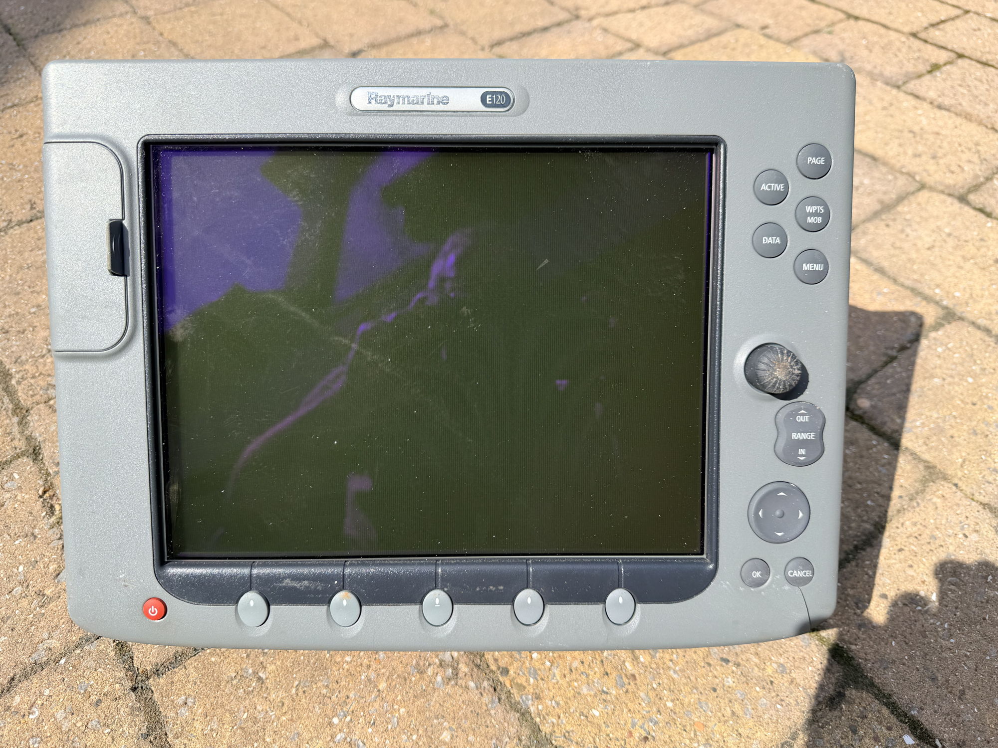 Raymarine E120 display
