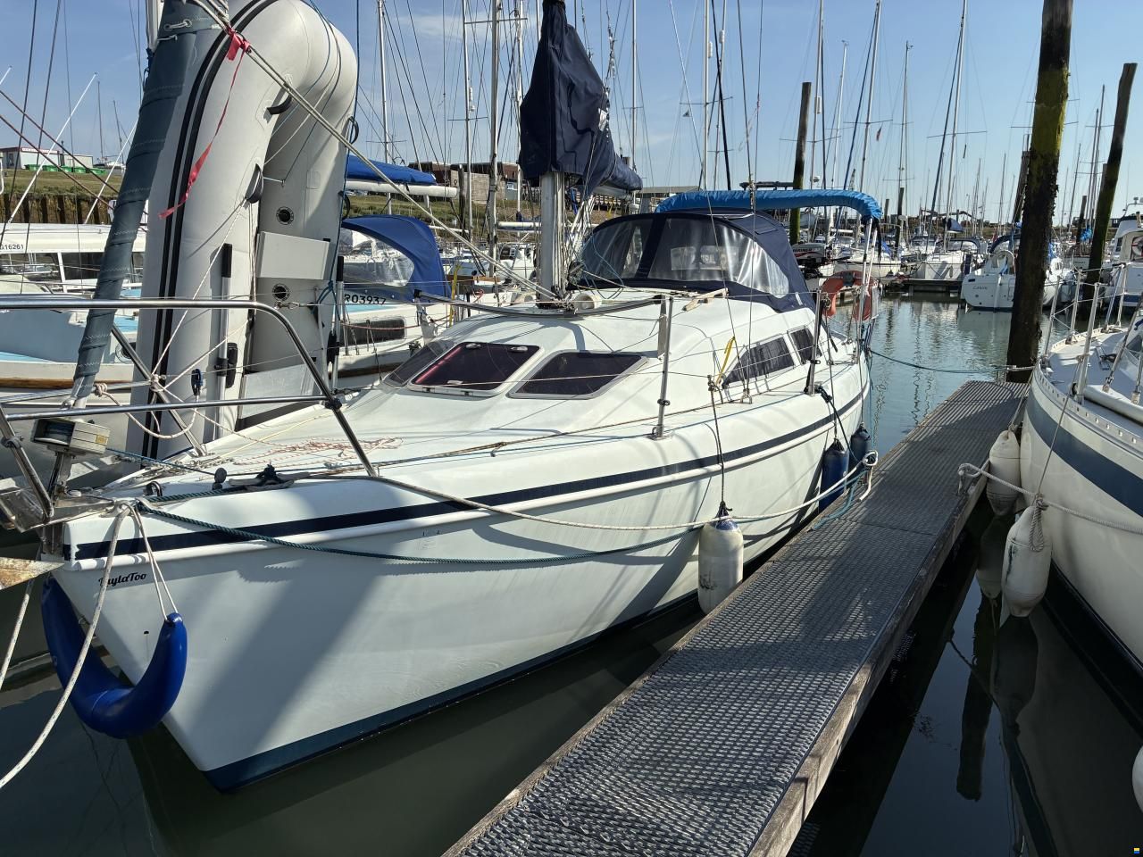 Hunter Channel 27
